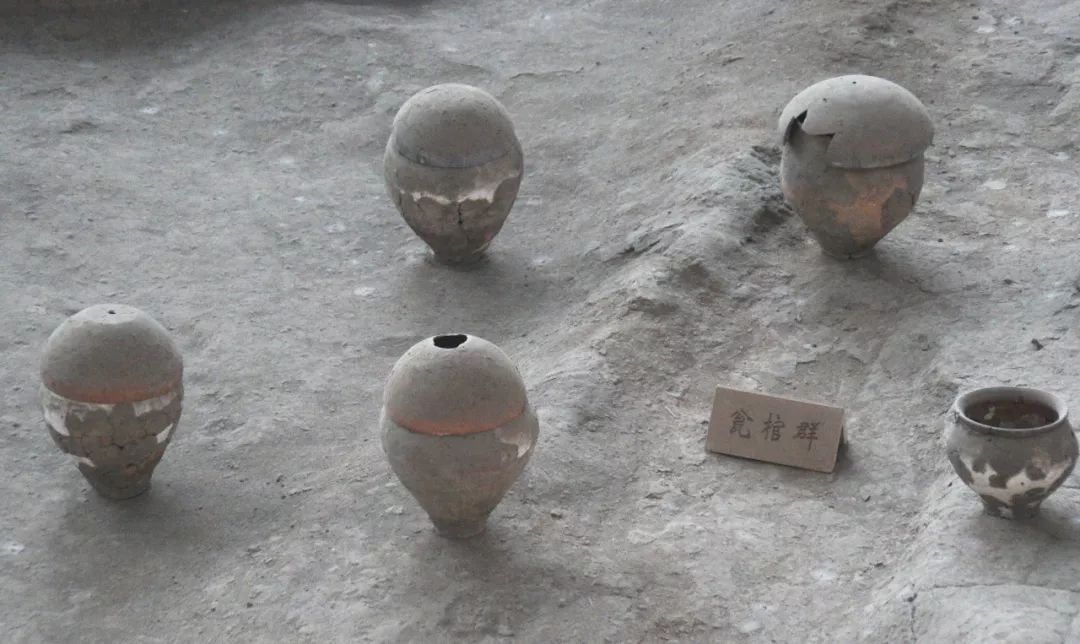 /uploads/image/202510/370fbe9b49f1642bc7984d54072a6cf6.jpeg 半坡瓮棺.jpeg