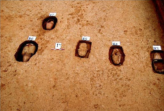 /uploads/image/202510/520db752abf4356e13258dadd78a59c7.jpg 瓮棺群.jpg