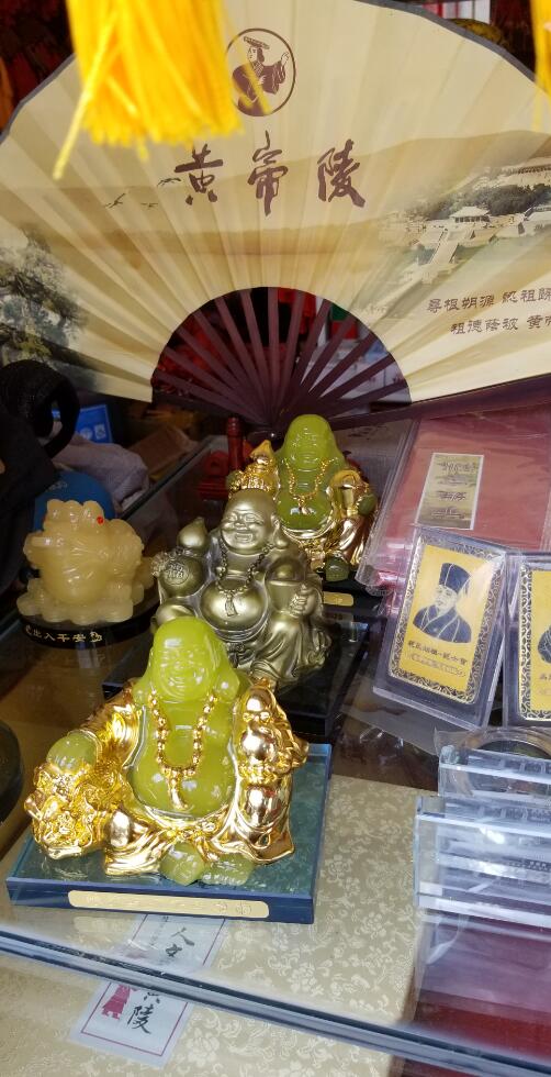 神棍顶多是骗钱，而佛教徒是要毁灭中国文化